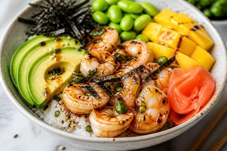 Poke bowl crevettes mangue avocat frais