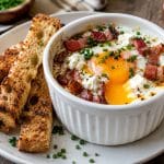 Œuf cocotte chèvre et lardons : facile et délicieux