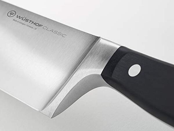 Découvrez notre test détaillé de l'ensemble de 3 couteaux Wüsthof Classic : qualité, performance et durabilité de cette gamme prestigieuse de couteaux de cuisine.